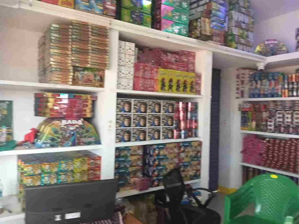 Monika Crackers கடை
